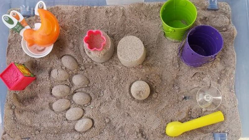 песочная терапия для детей, упражнения для детей с песком, упражнения для игр с песком, песочная терапия игры с песком